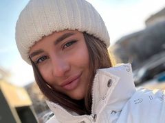 EsmaDavy - female with brown hair webcam at LiveJasmin