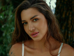 KatieSue - female with brown hair webcam at LiveJasmin