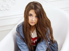 GentlePoison - female with brown hair webcam at xLoveCam