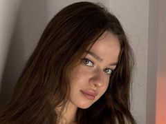 KatrinaEvance - female with brown hair webcam at LiveJasmin