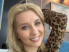 KaylinJann - blond female with  big tits webcam at LiveJasmin