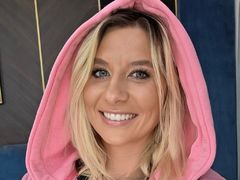 KaylinJann - blond female with  big tits webcam at LiveJasmin