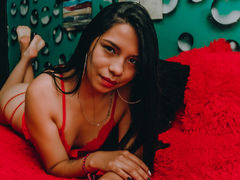 CarolGonzalez - female with black hair webcam at LiveJasmin
