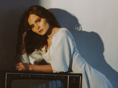 KellyMeow - female with brown hair webcam at LiveJasmin