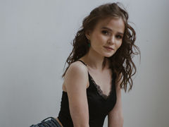 KellyMeow - female with brown hair webcam at LiveJasmin