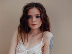 KellyMeow - female with brown hair webcam at LiveJasmin