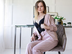 KellyMeow - female with brown hair webcam at LiveJasmin