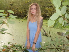 KellyMeow - female with brown hair webcam at LiveJasmin
