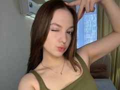 KelsiLuciani - female with brown hair webcam at LiveJasmin