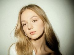 KelsiLuciani - female with brown hair webcam at LiveJasmin