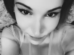 Kelyaxox from LiveJasmin