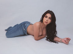 KendalRox - shemale with brown hair webcam at LiveJasmin