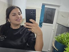 KenyMillton - female with black hair webcam at LiveJasmin