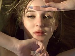 KianaWhite from LiveJasmin