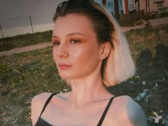 KiaraEvant - female with black hair and  small tits webcam at LiveJasmin