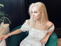 KiraMo from LiveJasmin