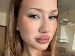 KisaAngelic from LiveJasmin