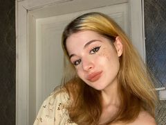 KrissCherri from LiveJasmin