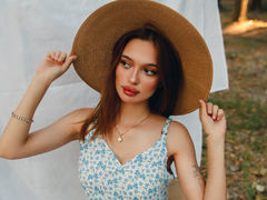 KylieLucas - female with brown hair webcam at LiveJasmin