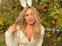 LanaBowie - blond female webcam at LiveJasmin