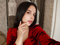 LanaPirce - female with black hair webcam at LiveJasmin