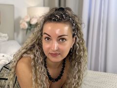 LarQueen from LiveJasmin