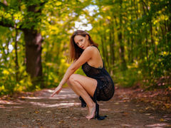 AliceBurke - female with brown hair and  big tits webcam at LiveJasmin