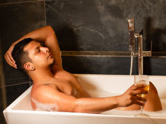 LarryHussein from LiveJasmin