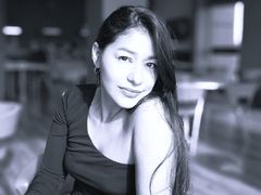 LauraLJ - female with black hair and  small tits webcam at LiveJasmin