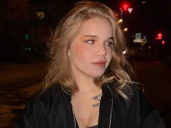 LauraleeTanks from LiveJasmin