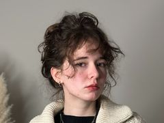 LaureSharrieff - female with brown hair webcam at LiveJasmin