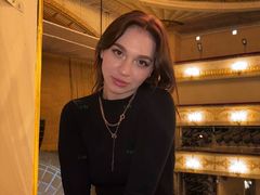 LaurenaElin - female with brown hair webcam at LiveJasmin