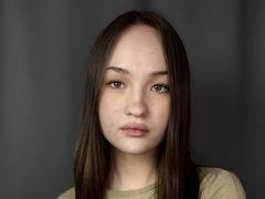 LauriRendleman - female with brown hair webcam at LiveJasmin