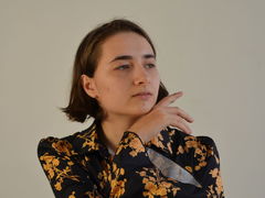 LaurieHilly - female with brown hair webcam at LiveJasmin