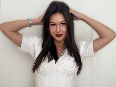 LaurindaRathe - female with brown hair webcam at LiveJasmin
