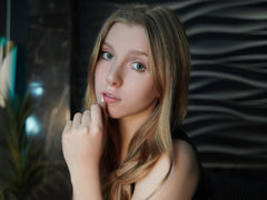 LaylaGlam - blond female webcam at LiveJasmin