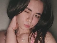 LaylaWeinman - female with brown hair webcam at LiveJasmin