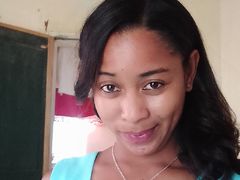 LaylahMorgane - female with black hair and  big tits webcam at LiveJasmin