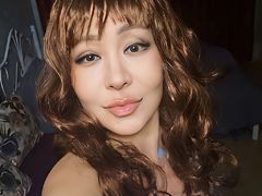 LeahMilf - female with brown hair and  big tits webcam at LiveJasmin