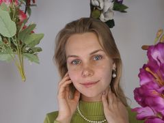 LeandraAsai from LiveJasmin