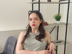 LeeanneSehl - female with brown hair webcam at LiveJasmin