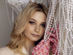 LeilaKirk - female with brown hair webcam at LiveJasmin