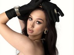 LeilaYildiz - female with brown hair webcam at LiveJasmin
