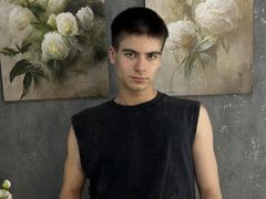 LeonardoCross from LiveJasmin