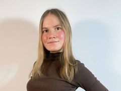 LeoneBatesole - blond female webcam at LiveJasmin