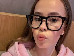 LeoneTanton - blond female webcam at LiveJasmin