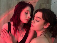 LeonilaAndDahlia - female with brown hair webcam at LiveJasmin