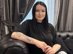 LeonoraSantorini - female with black hair webcam at LiveJasmin