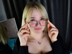 LesleyLucci - blond female with  big tits webcam at LiveJasmin
