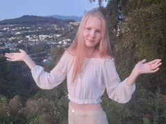 LiandraNelson - blond female webcam at LiveJasmin